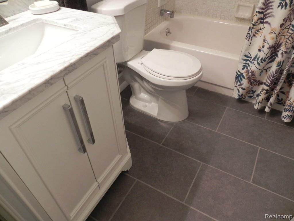 23251 Farmington Road Farmington, MI 48336 - Photo 28 of 40