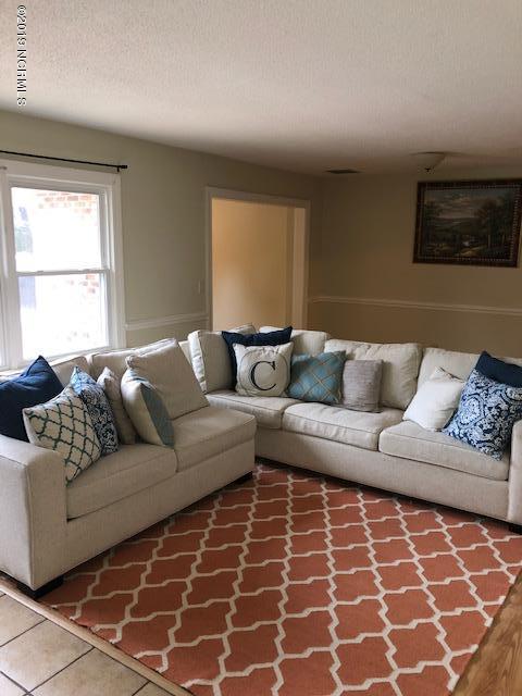 1304 Queen Anne Road Northwest Wilson, NC 27896 - Photo 3 of 29 GREAT ROOM
