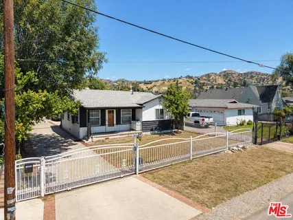 $1,120,000 | 10341 Arminta Street, Sun Valley, CA 91352