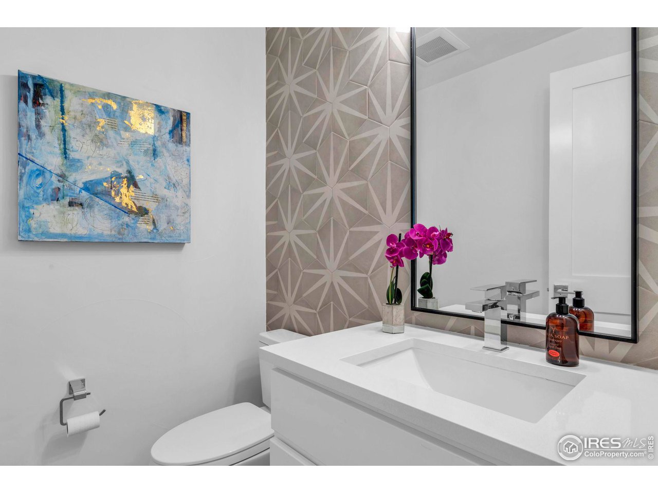 1415 Riverside Avenue Boulder, CO 80304 - Photo 19 of 40 Main Level Powder Room