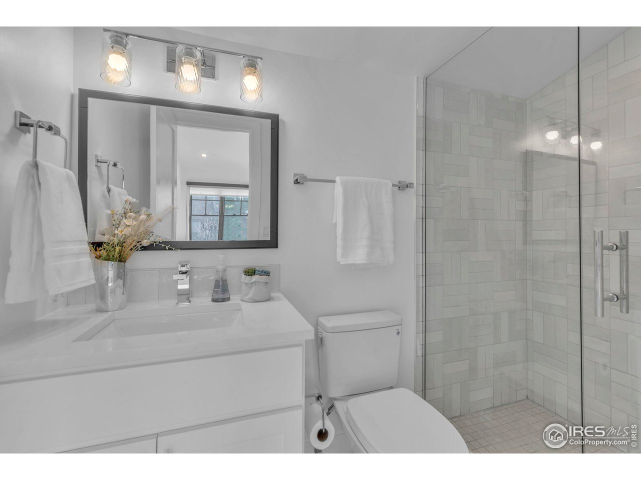 1415 Riverside Avenue Boulder, CO 80304 - Photo 30 of 40 En Suite 3/4 Bathroom for Bedroom 3