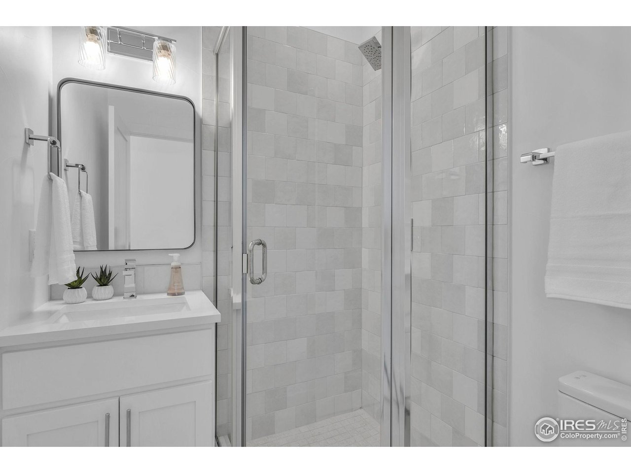 1415 Riverside Avenue Boulder, CO 80304 - Photo 32 of 40 En Suite 3/4 Bathroom for Bedroom 4