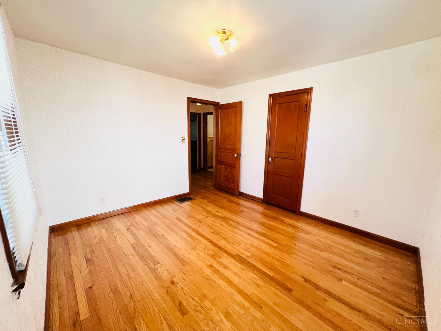 7905 Plainfield Road Cincinnati, OH 45236 - Photo 14 of 32