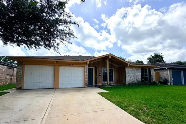 $220,000 | 11819 South Ridgewood Circle, Houston, TX 77071