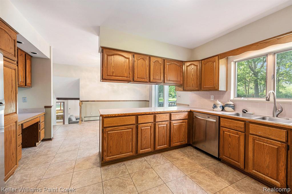 2337 Blockton Road Rochester Hills, MI 48306 - Photo 7 of 24