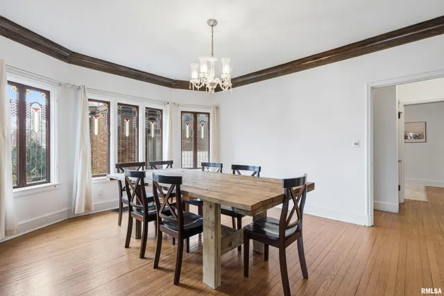 $215,000 | 2911 21st Avenue, Rock Island, IL 61201