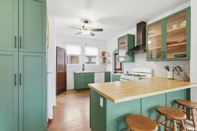 $215,000 | 2911 21st Avenue, Rock Island, IL 61201