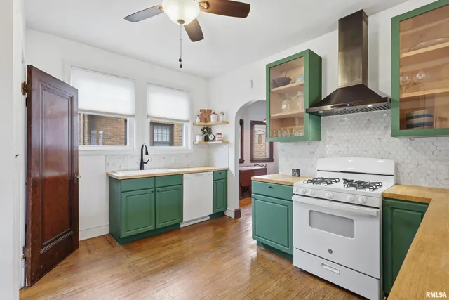 $215,000 | 2911 21st Avenue, Rock Island, IL 61201