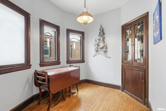 $215,000 | 2911 21st Avenue, Rock Island, IL 61201