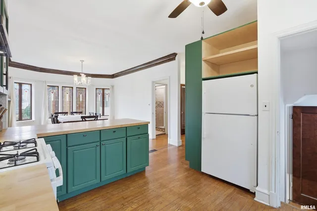 $215,000 | 2911 21st Avenue, Rock Island, IL 61201