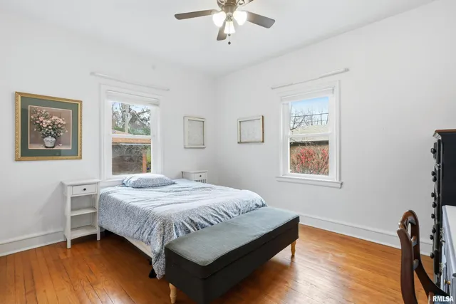 $215,000 | 2911 21st Avenue, Rock Island, IL 61201