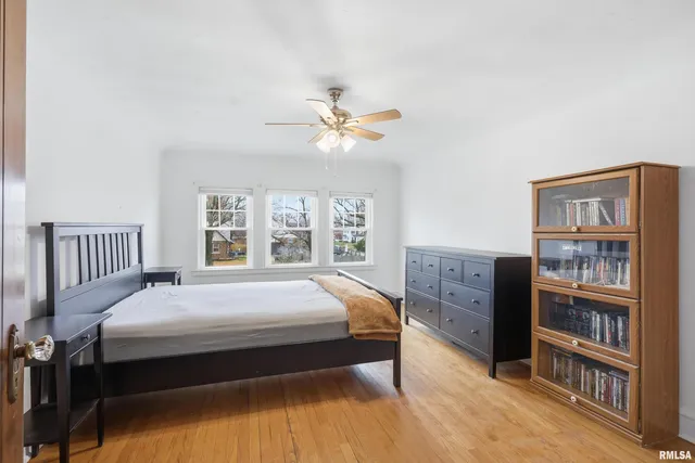 $215,000 | 2911 21st Avenue, Rock Island, IL 61201