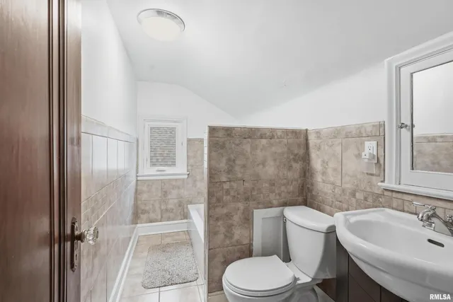 $215,000 | 2911 21st Avenue, Rock Island, IL 61201