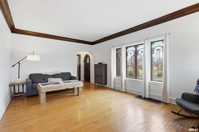 $215,000 | 2911 21st Avenue, Rock Island, IL 61201