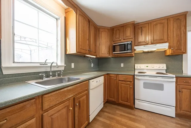 $549,900 | 140 Concord Street, Holliston, MA 01746