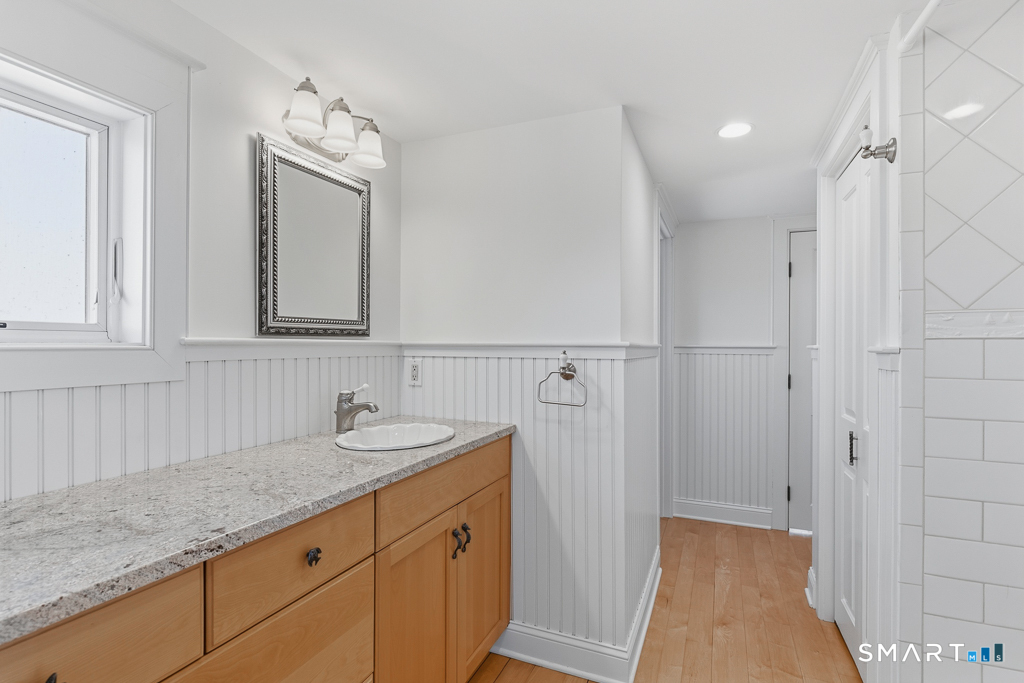 167 Shore Road Clinton, CT 06413 - Photo 33 of 40 Jack and Jill full bath on 3rd level