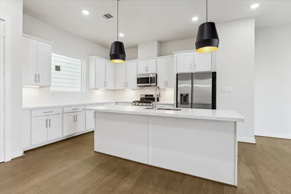 $2,750 | 412 North Stiles Street, Houston, TX 77011