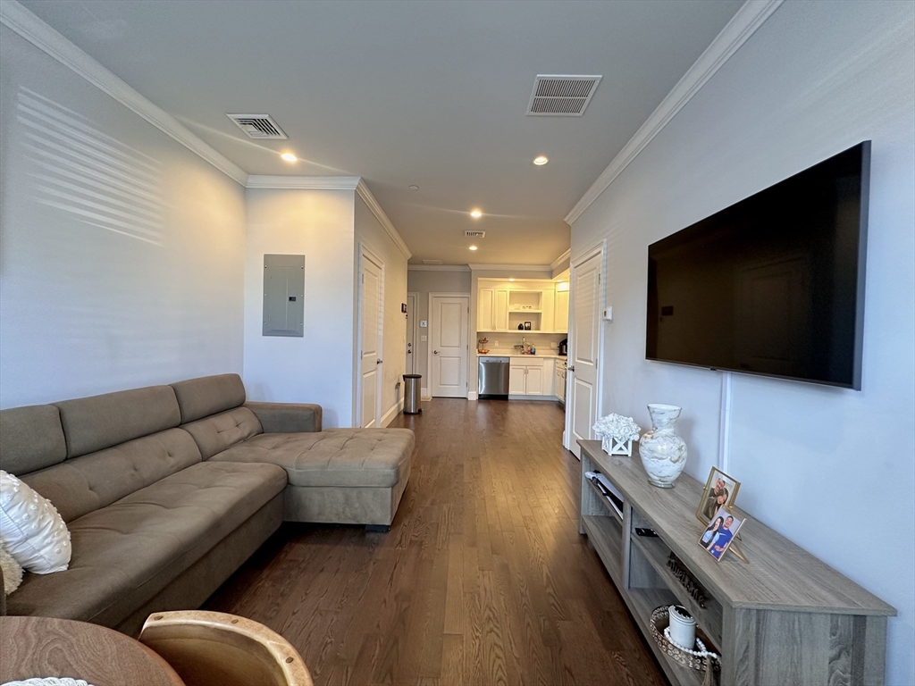 371 Main Street, Unit 4 Woburn, MA 01801 - Photo 5 of 12
