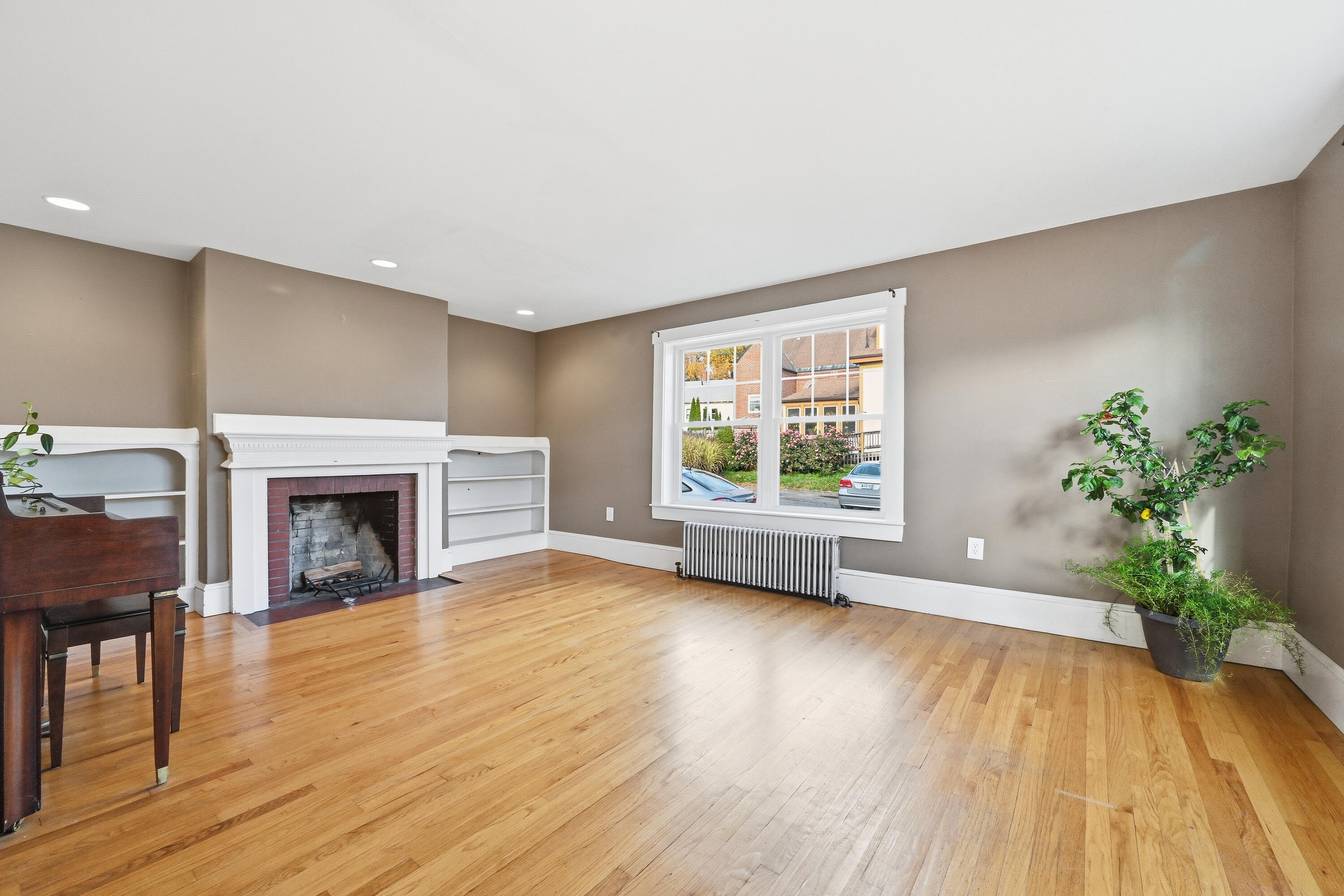412 Ocean Avenue Portland, ME 04103 - Photo 5 of 36 Formal Living Room