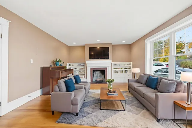 $625,000 | 412 Ocean Avenue, Portland, ME 04103