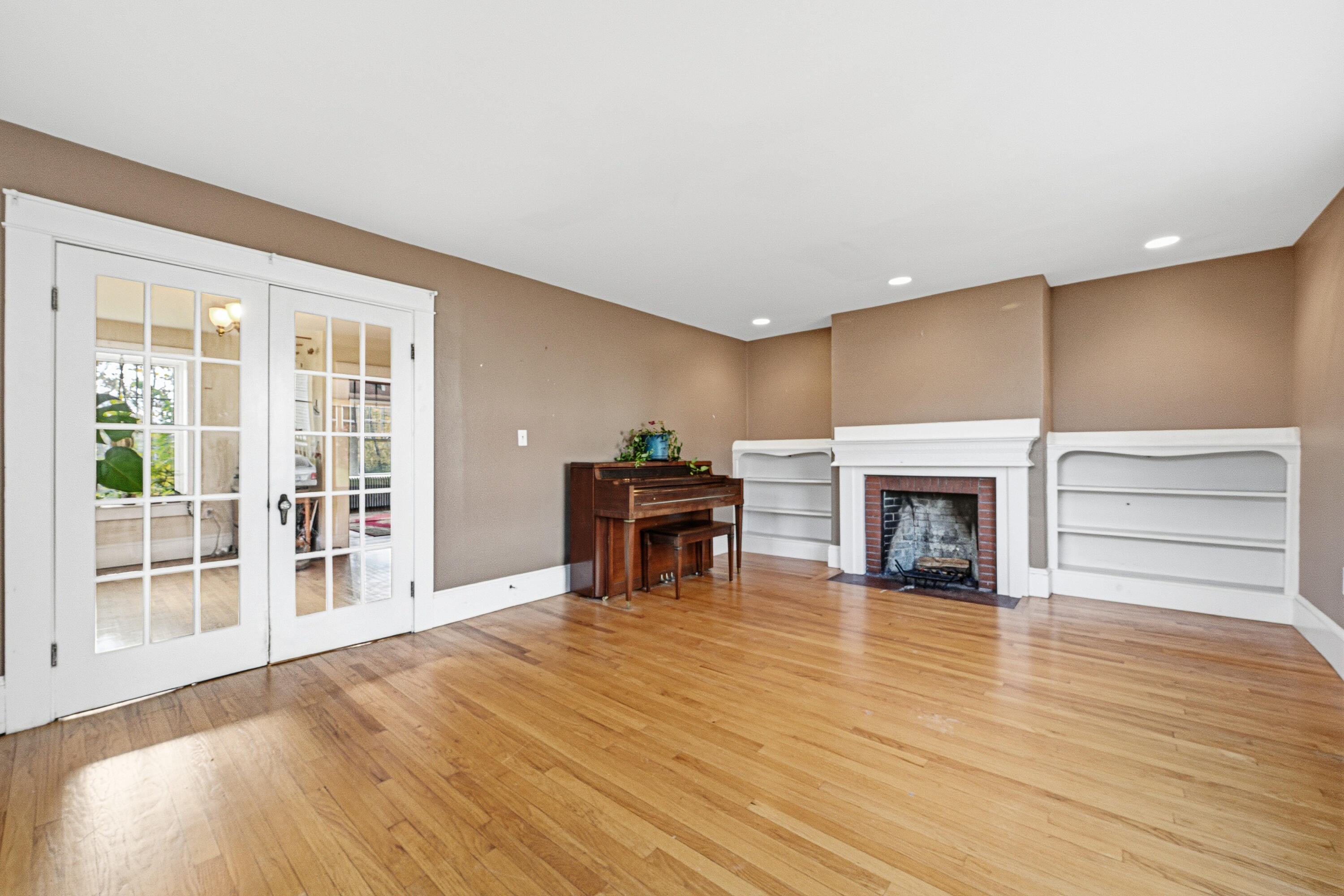 412 Ocean Avenue Portland, ME 04103 - Photo 6 of 36 Formal Living Room