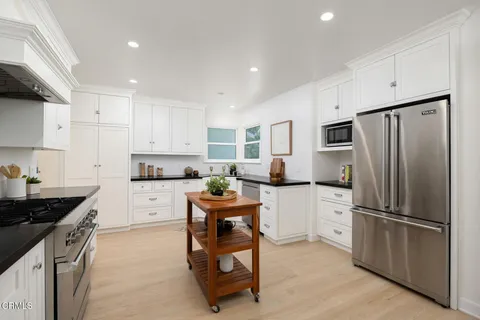 $1,730,000 | 1200 Fernside Drive, La Canada Flintridge, CA 91011