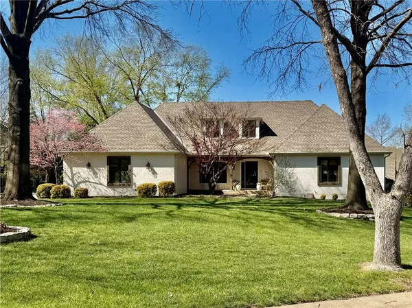 $800,000 | 12716 El Monte Street, Leawood, KS 66209