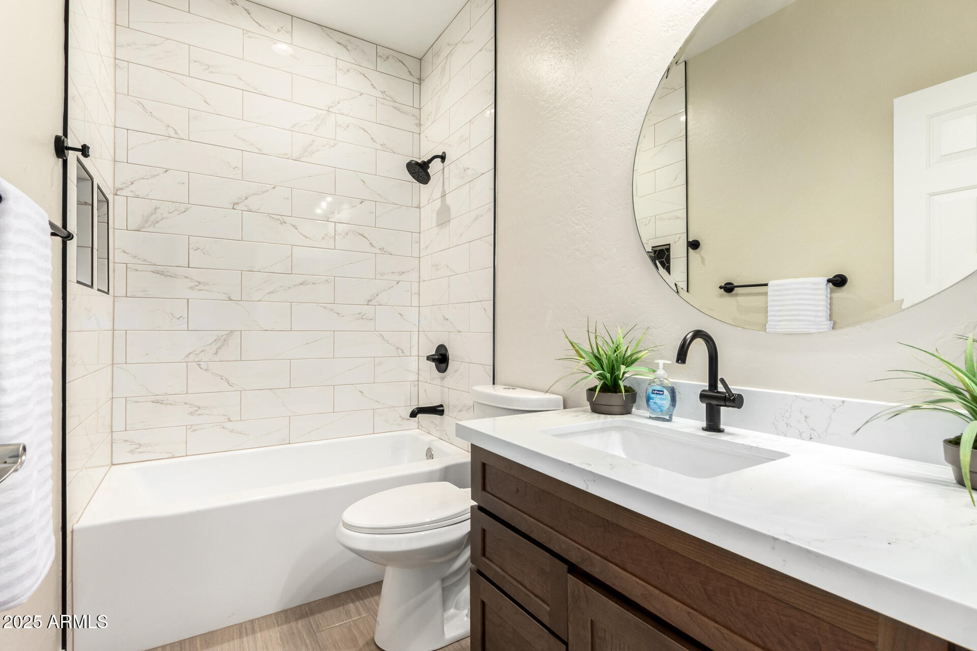 2618 East Fremont Road Phoenix, AZ 85042 - Photo 24 of 28 2nd Bathroom