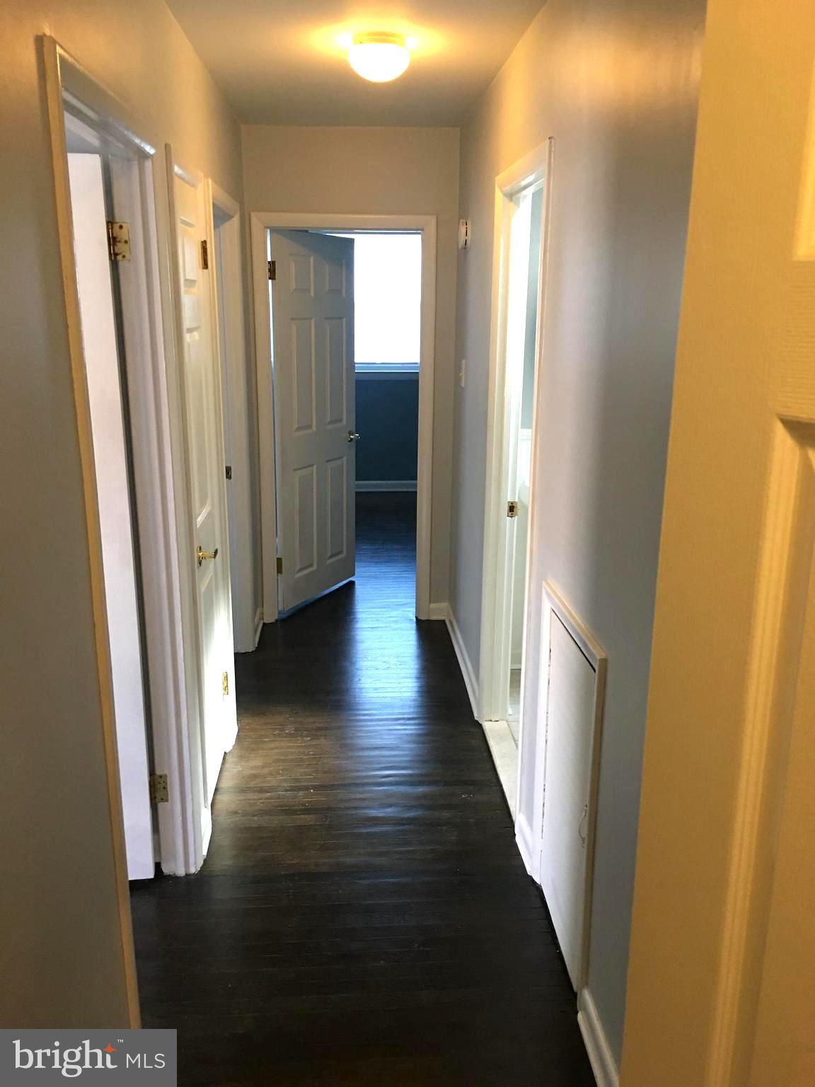 1821 Tomlinson Road Philadelphia, PA 19116 - Photo 10 of 35 Hallway