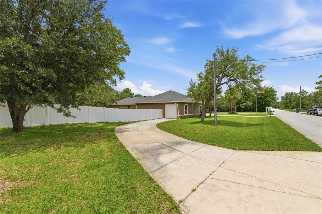 11145 Mountain Mockingbird Road Weeki Wachee, FL 34614 - Photo 5 of 84