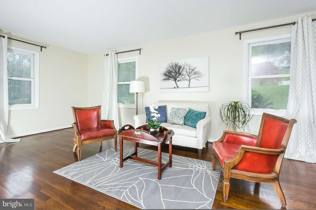 1103 Temfield Road Baltimore, MD 21286 - Photo 4 of 30 Living Room