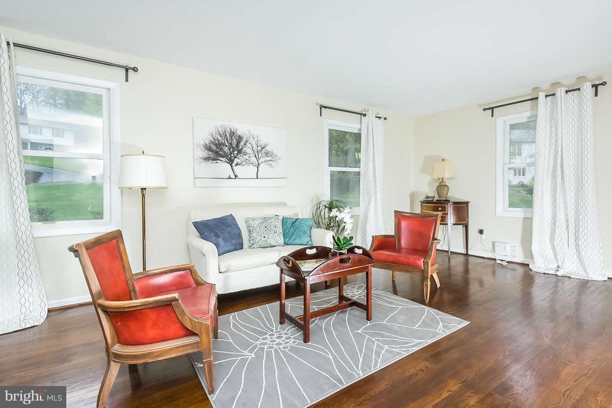 1103 Temfield Road Baltimore, MD 21286 - Photo 5 of 30 Living Room
