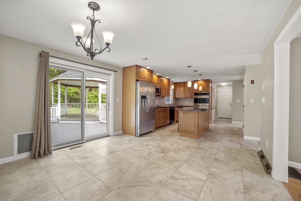 45 Thiels Way Raynham, MA 02767 - Photo 7 of 41