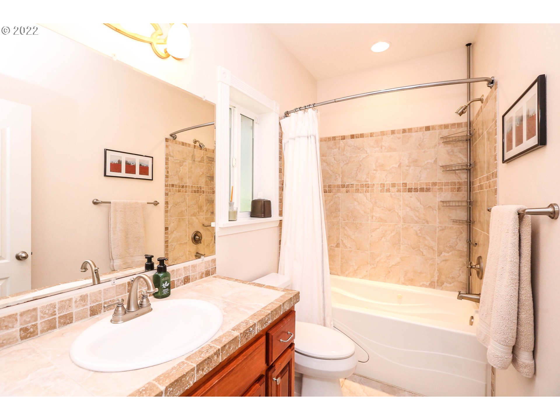 4516 Fox Hollow Road Eugene, OR 97405 - Photo 14 of 32 Gallery Image 14