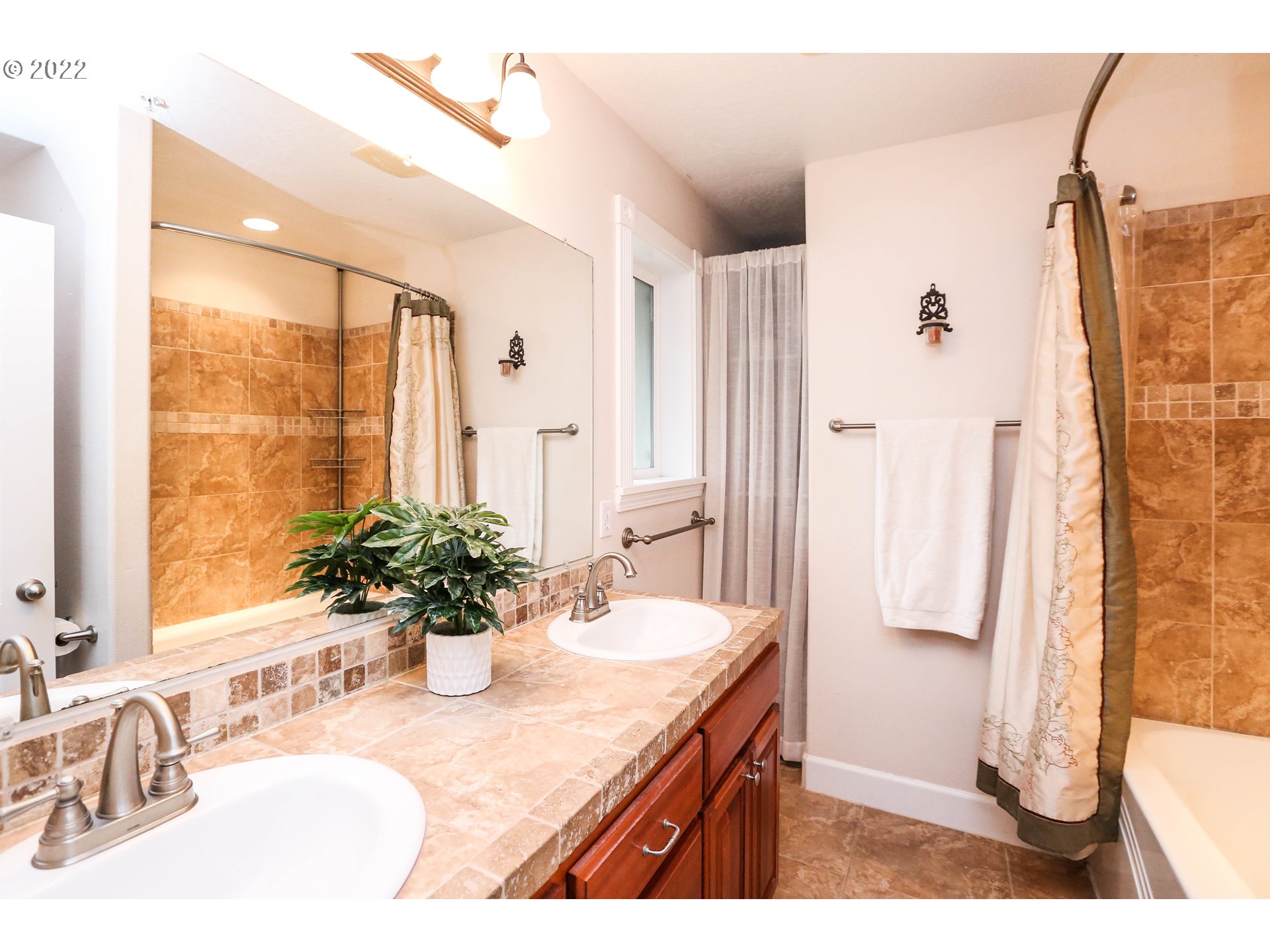 4516 Fox Hollow Road Eugene, OR 97405 - Photo 17 of 32 Gallery Image 17