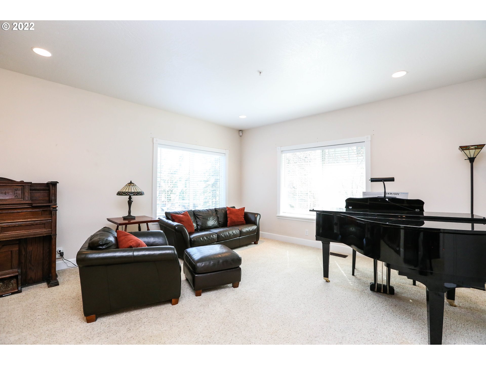 4516 Fox Hollow Road Eugene, OR 97405 - Photo 7 of 32 Gallery Image 7