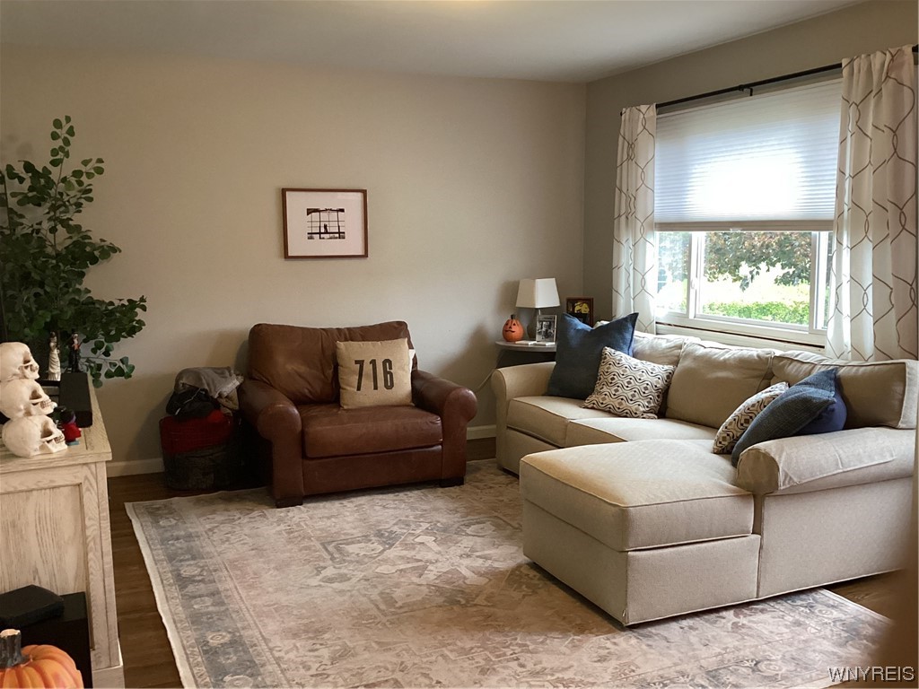 127 Hackett Drive Tonawanda City, NY 14150 - Photo 9 of 17 Living Room