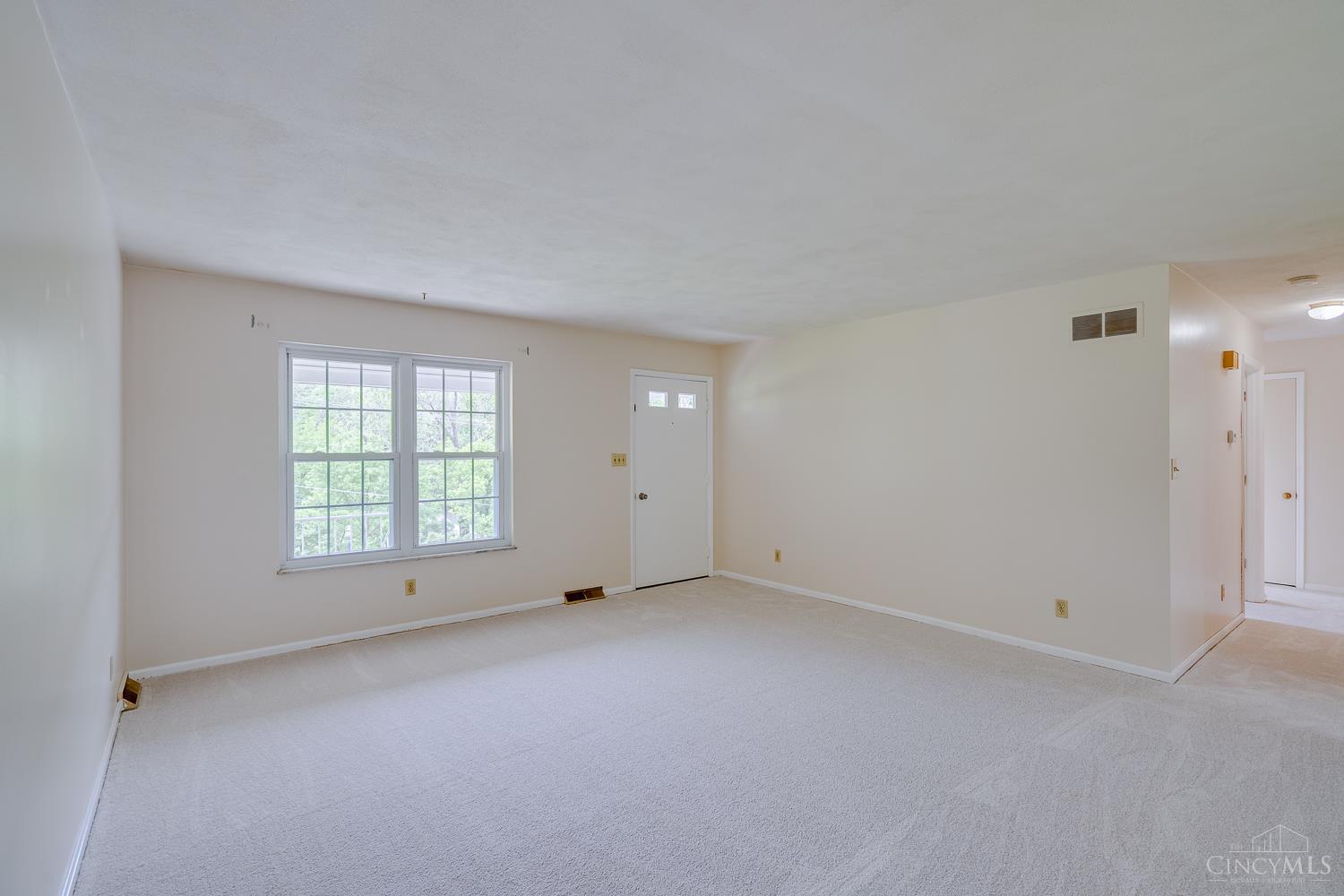 6584 Taylor Road Cincinnati, OH 45248 - Photo 9 of 35