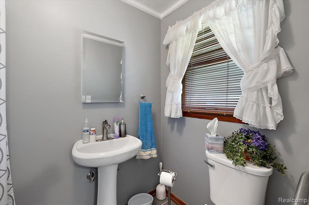 21633 Superior Road Taylor, MI 48180 - Photo 19 of 35