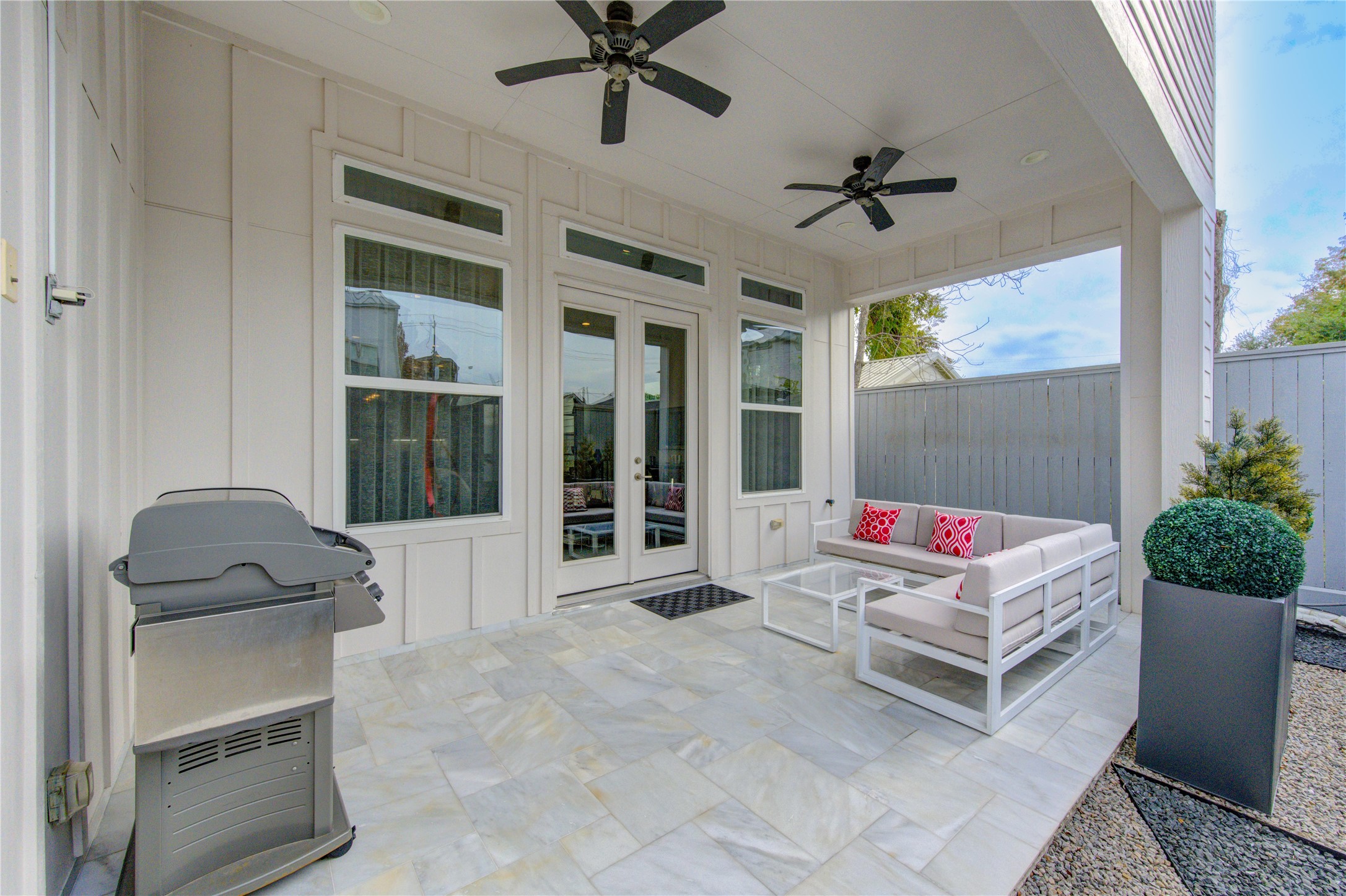 419 Malone Street Houston, TX 77007 - Photo 19 of 47 Indoor-Outdoor Living