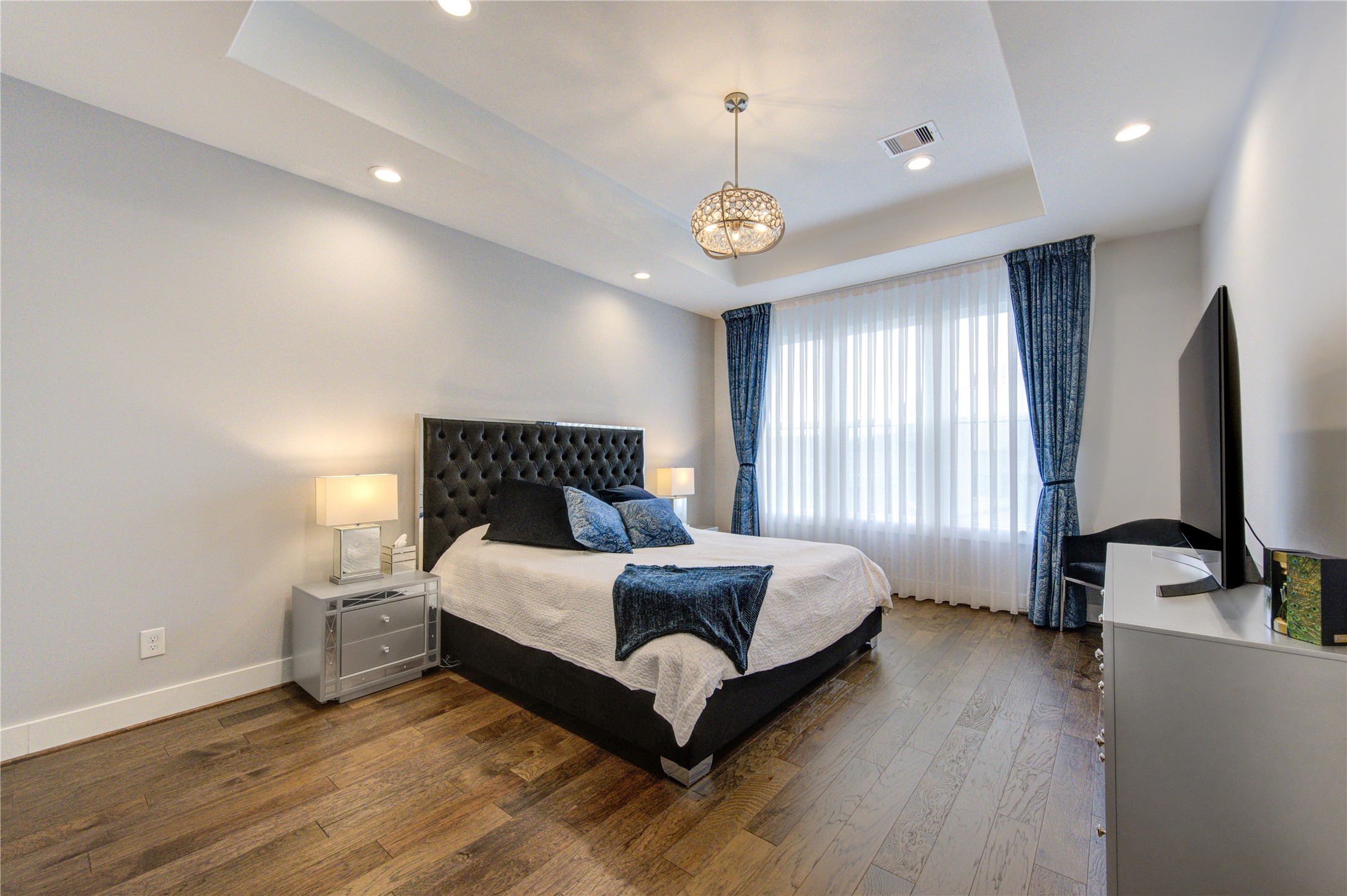 419 Malone Street Houston, TX 77007 - Photo 24 of 47 abundance of natural light.