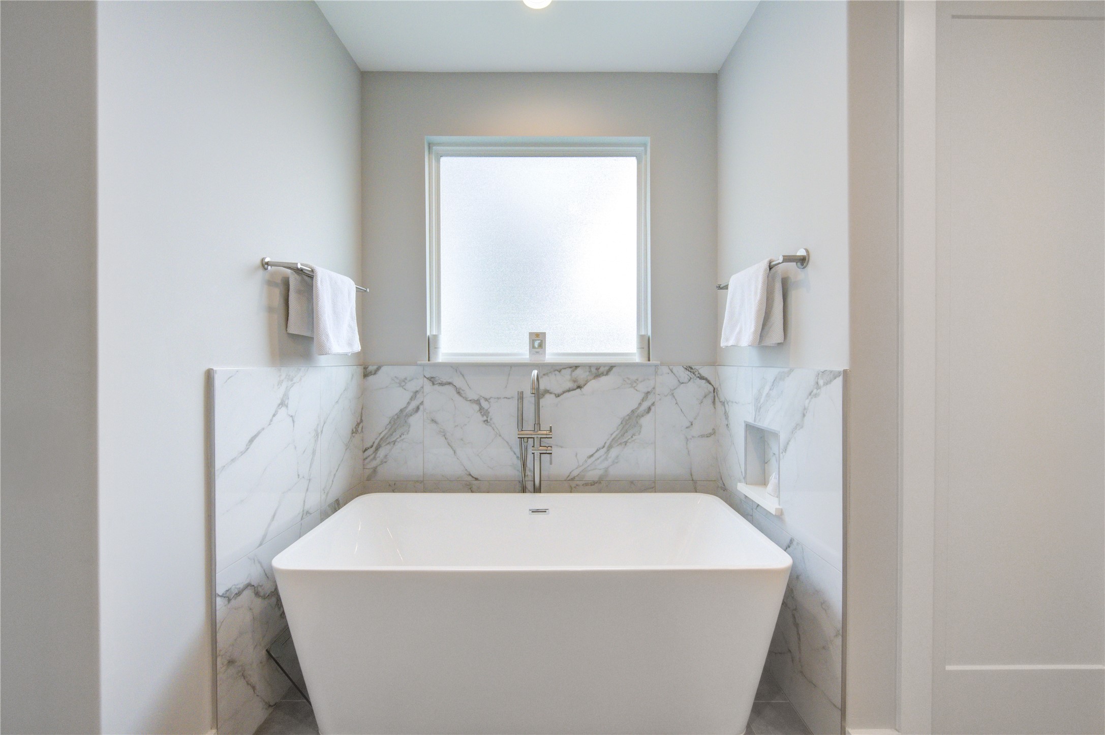 419 Malone Street Houston, TX 77007 - Photo 28 of 47 The primary suite features a modern soaking tub, offering a relaxing and elegant retreat.