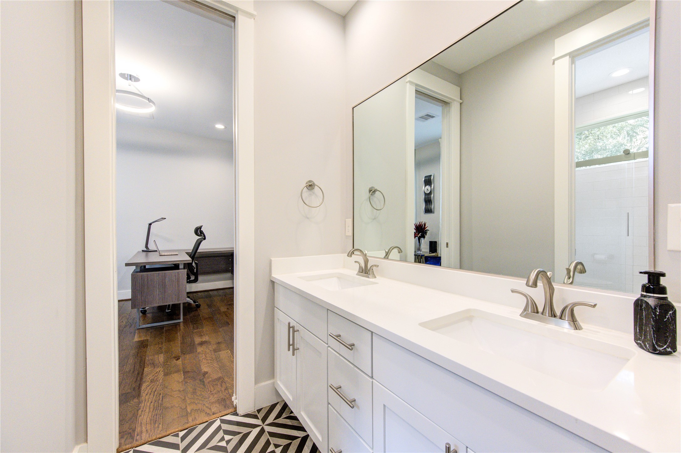 419 Malone Street Houston, TX 77007 - Photo 34 of 47 The primary bathroom offers an oversized vanity with expansive counter space, combining style and practicality.