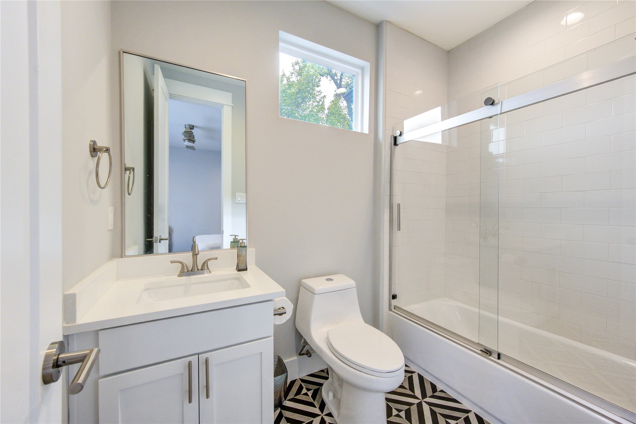 419 Malone Street Houston, TX 77007 - Photo 41 of 47 Full modern bathroom featuring contemporary finishes and elegant tile flooring