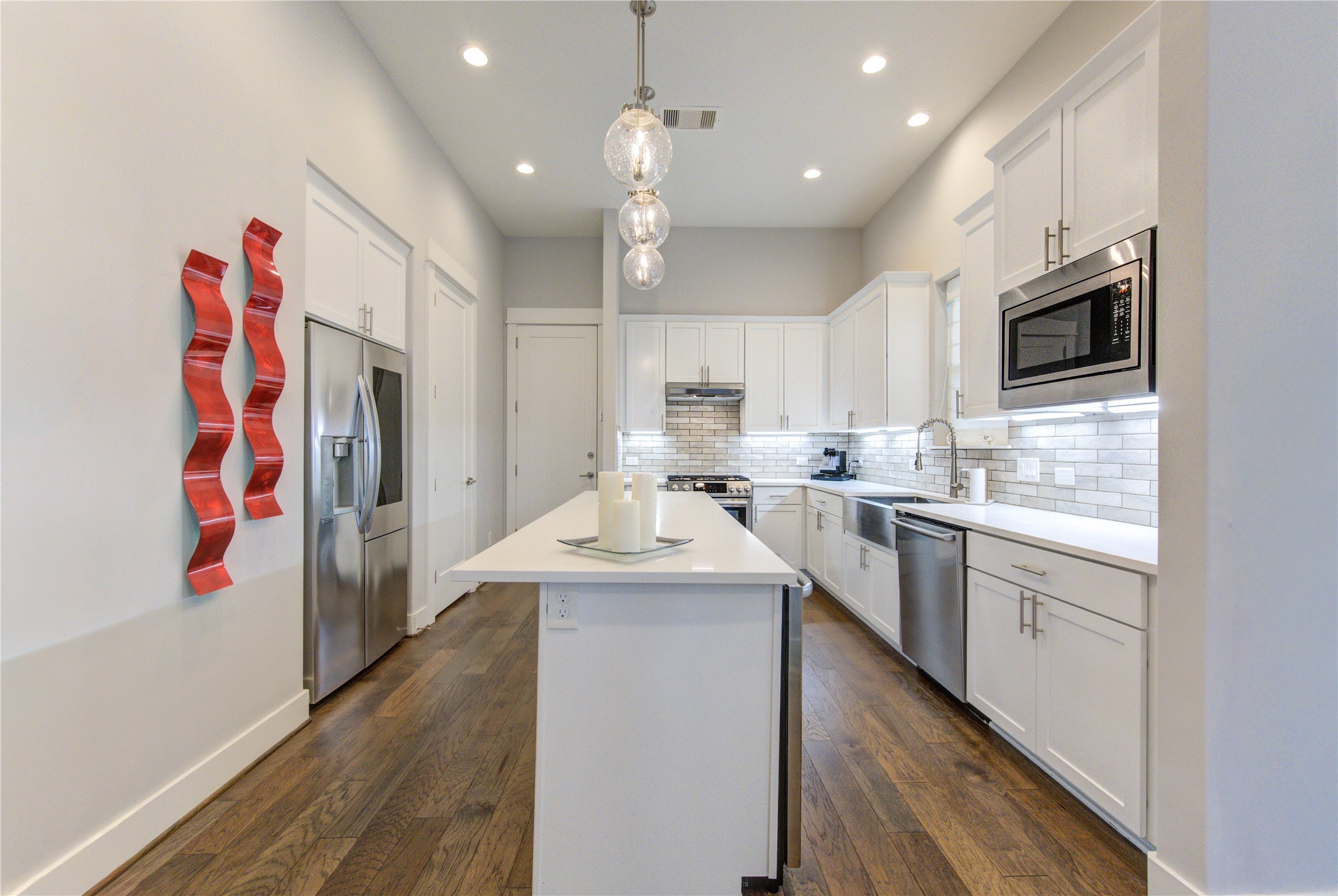 419 Malone Street Houston, TX 77007 - Photo 10 of 47 High ceilings, quartz countertops, and an island kitchen provide a contemporary feel