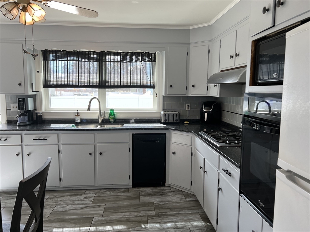 4 Booth Road Methuen, MA 01844 - Photo 8 of 23 Gallery Image 8