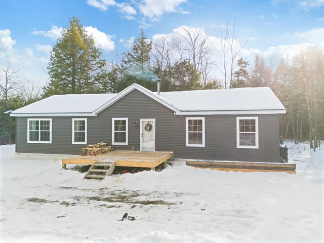 $398,500 | 61 Kincaid Lane, Smithfield, ME 04978