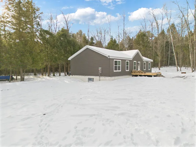 $398,500 | 61 Kincaid Lane, Smithfield, ME 04978