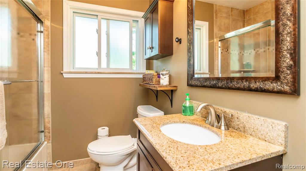 28536 Quail Hollow Road Farmington Hills, MI 48331 - Photo 23 of 48