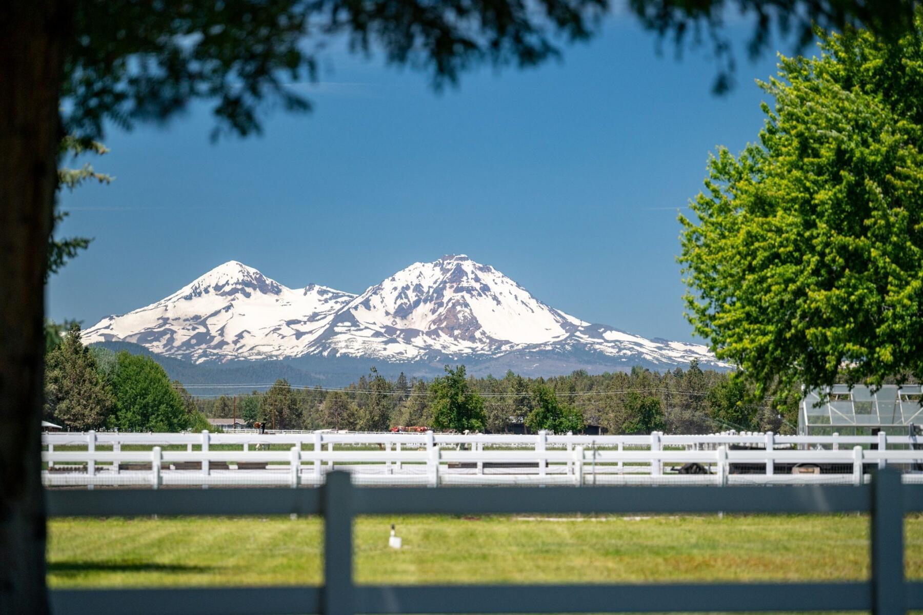65130 Highland Road Bend, OR 97703 - Photo 4 of 50 04